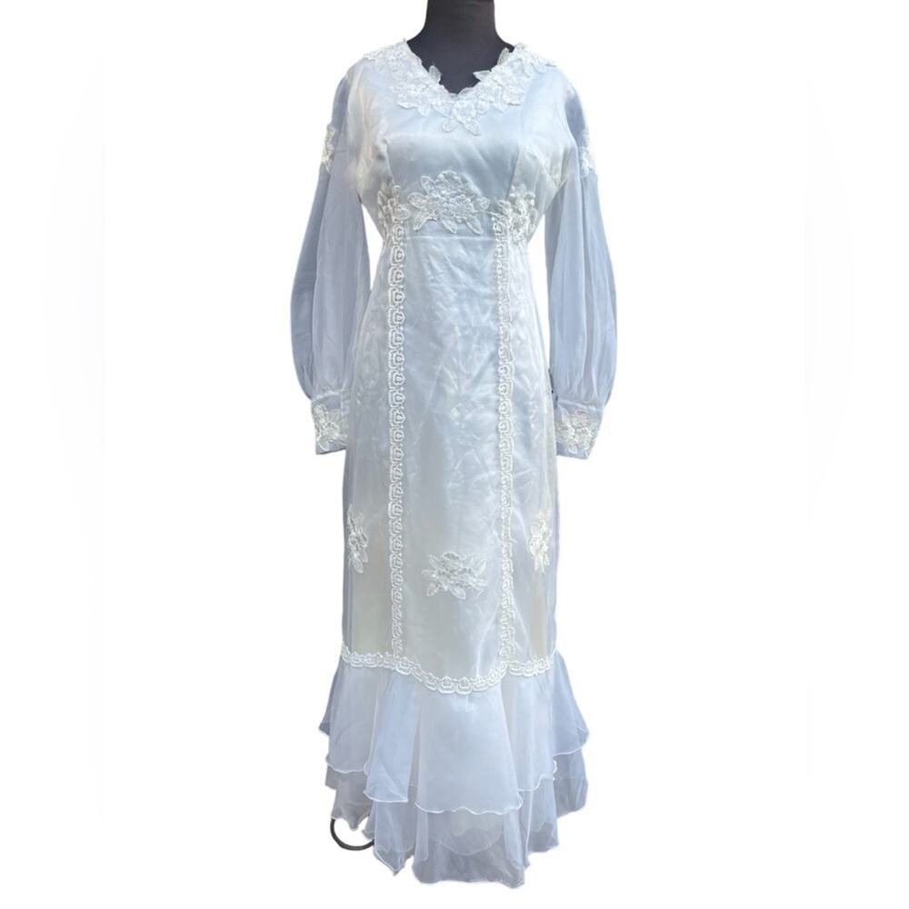 Vtg White Floral Lace Applique Handmade Sheer Sleeve Ruffle Bottom Wedding Dress